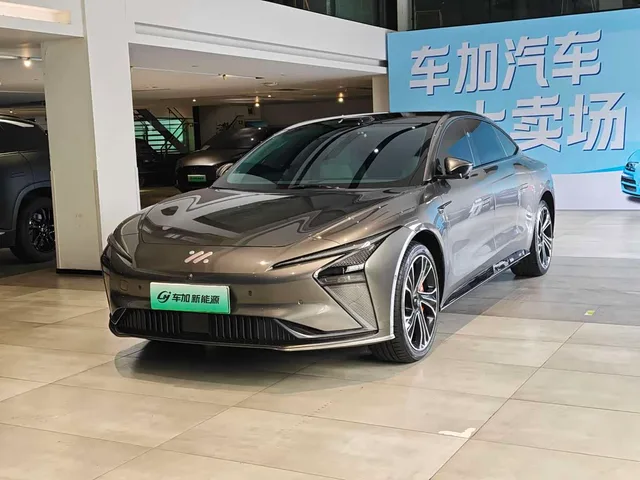 IM Motors L7, 2022 — фото автомобиля из Китая