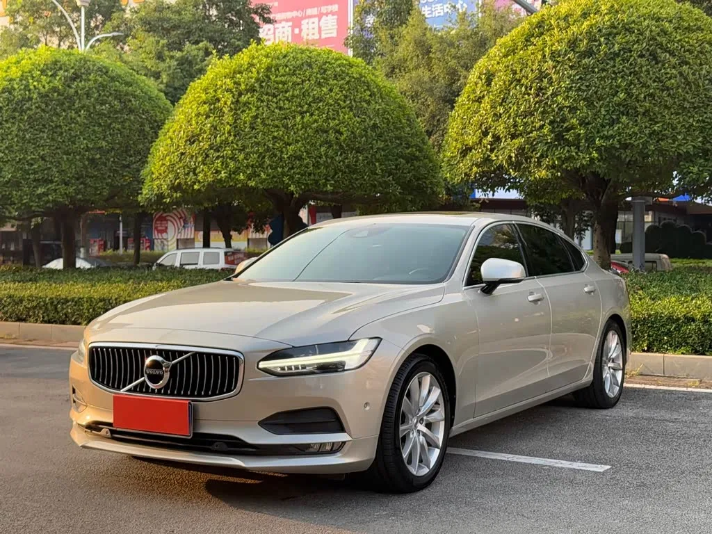 Volvo S90, 2018 — фото 1 из 1
