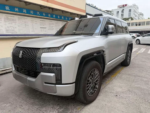 Yangwang U8, 2024 — фото автомобиля из Китая