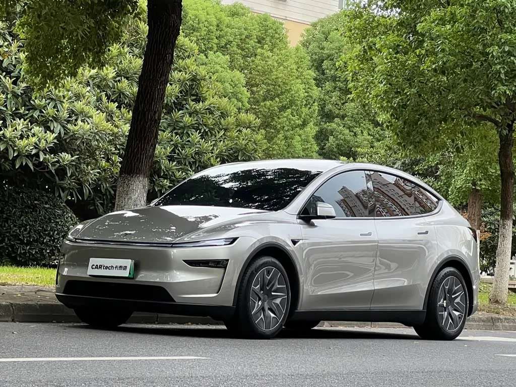 Tesla Model Y L, 2025 — фото 1 из 1