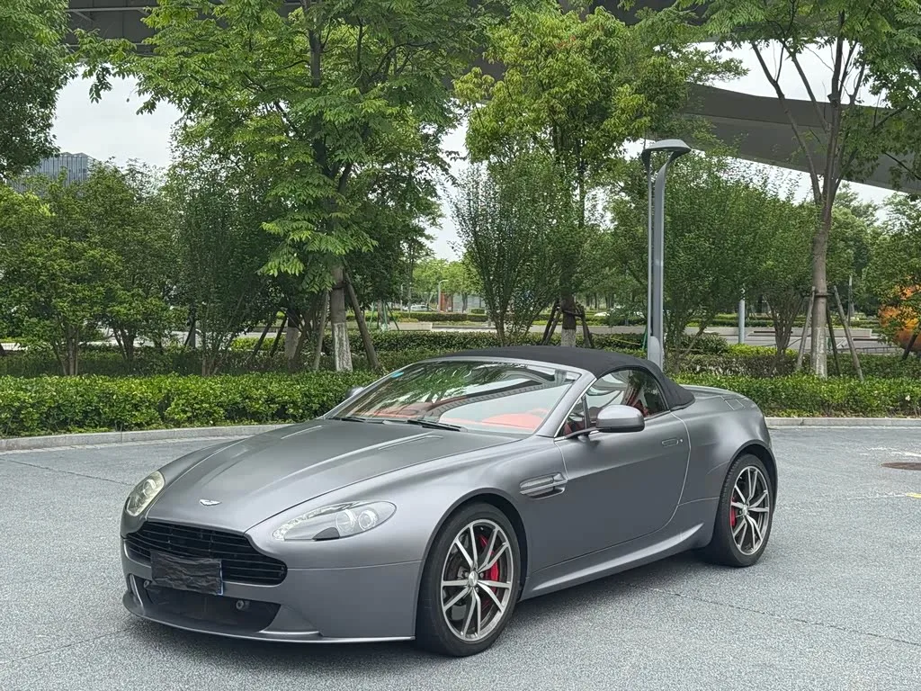 Aston Martin V8 Vantage, 2016 — фото 1 из 1