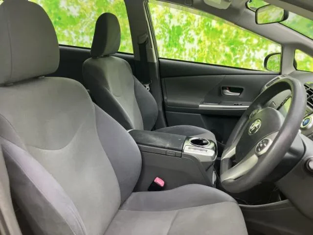 Toyota Prius Alpha, 2013 — фото автомобиля из Японии