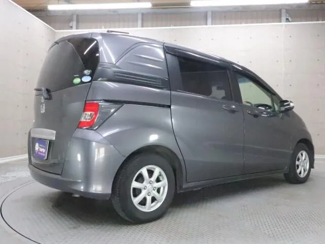 Honda Freed Spike, 2014 — фото автомобиля из Японии