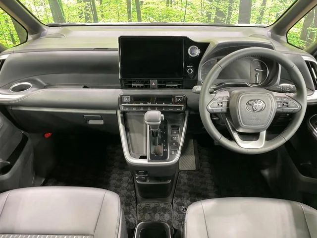 Toyota Noah, 2023 — фото автомобиля из Японии
