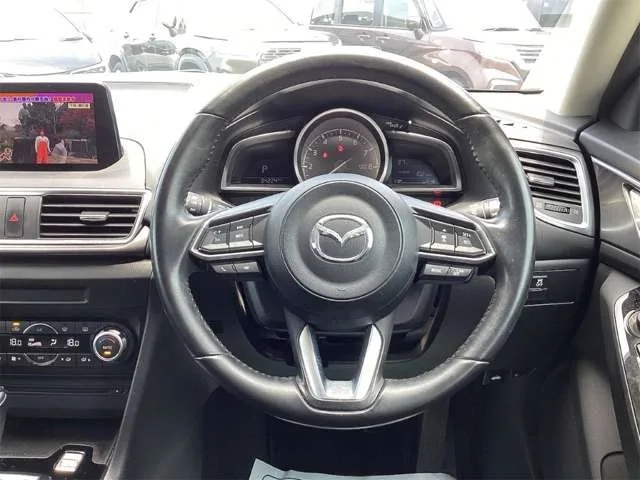 Mazda Axela Sport, 2017 — фото автомобиля из Японии
