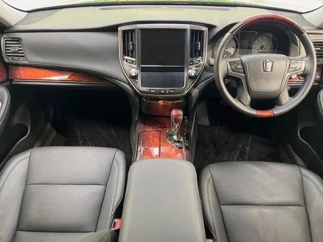 Toyota Crown Majesta, 2014 — фото автомобиля из Японии