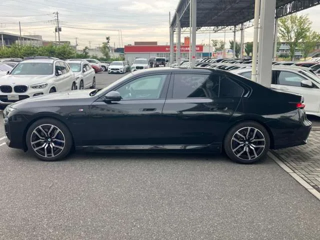 BMW i7, 2025 — фото автомобиля из Японии