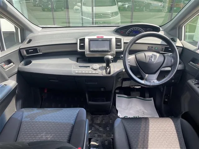 Honda Freed Spike, 2013 — фото автомобиля из Японии