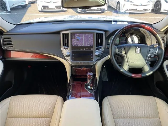Toyota Crown Majesta, 2015 — фото автомобиля из Японии