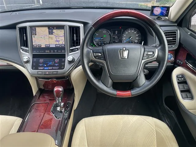 Toyota Crown Majesta, 2016 — фото автомобиля из Японии