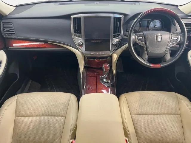 Toyota Crown Majesta, 2017 — фото автомобиля из Японии