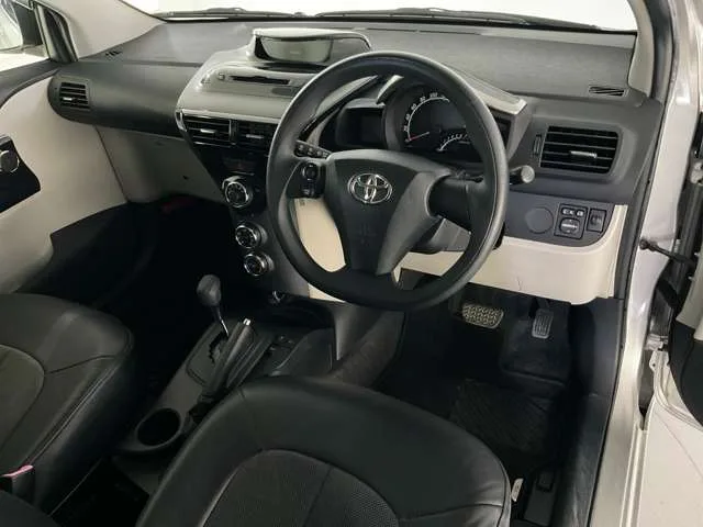 Toyota iQ, 2013 — фото автомобиля из Японии