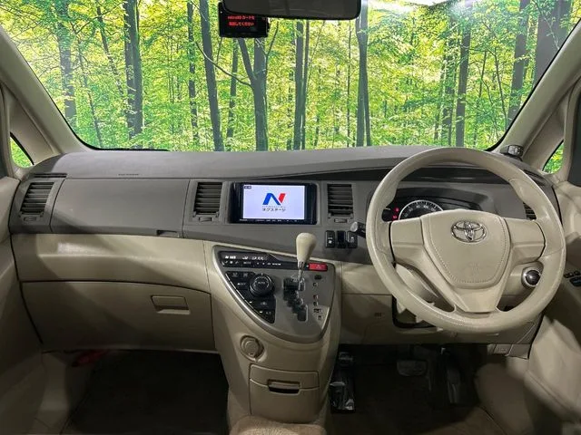 Toyota Isis, 2014 — фото автомобиля из Японии