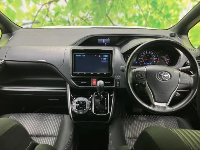 Toyota Voxy, 2018 — фото автомобиля из Японии