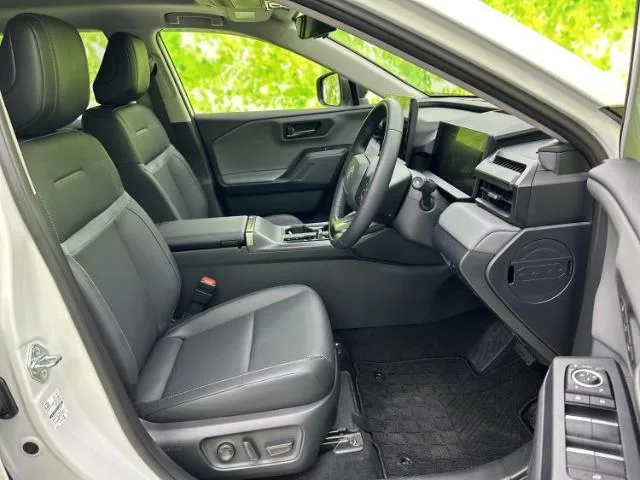 Toyota RAV4, 2026 — фото автомобиля из Японии