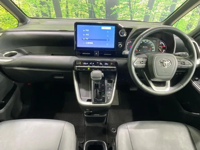 Toyota Noah, 2022 — фото автомобиля из Японии