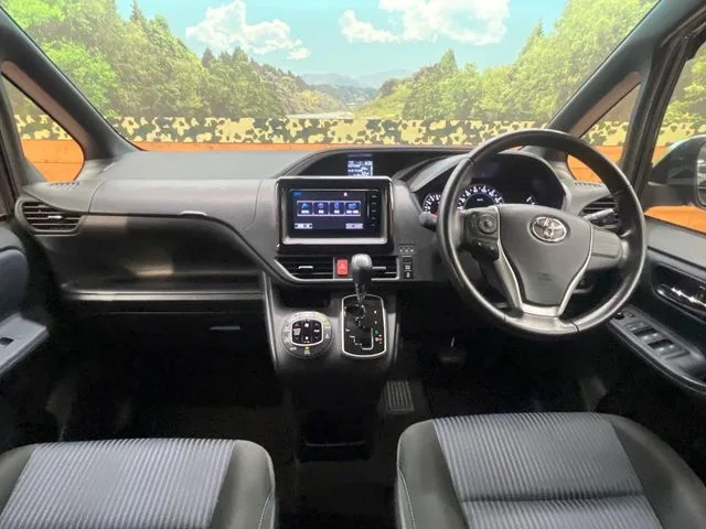 Toyota Voxy, 2015 — фото автомобиля из Японии