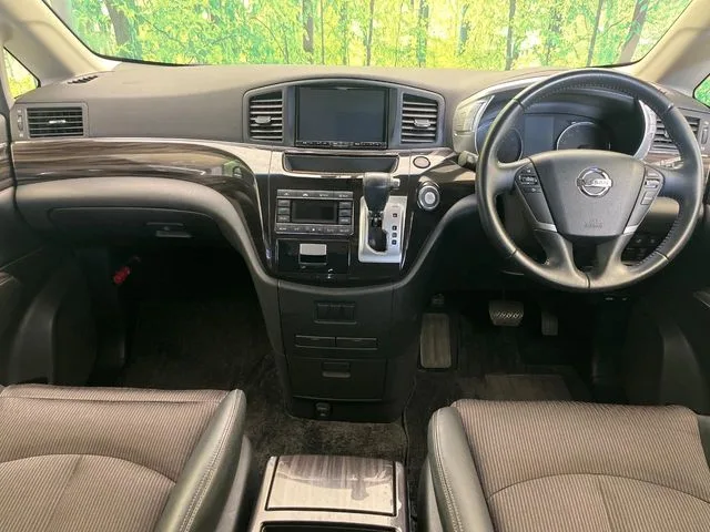 Nissan Elgrand, 2014 — фото автомобиля из Японии
