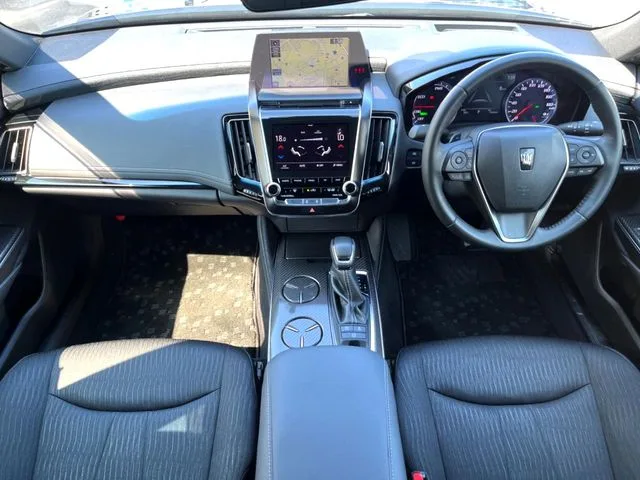 Toyota Crown, 2019 — фото автомобиля из Японии