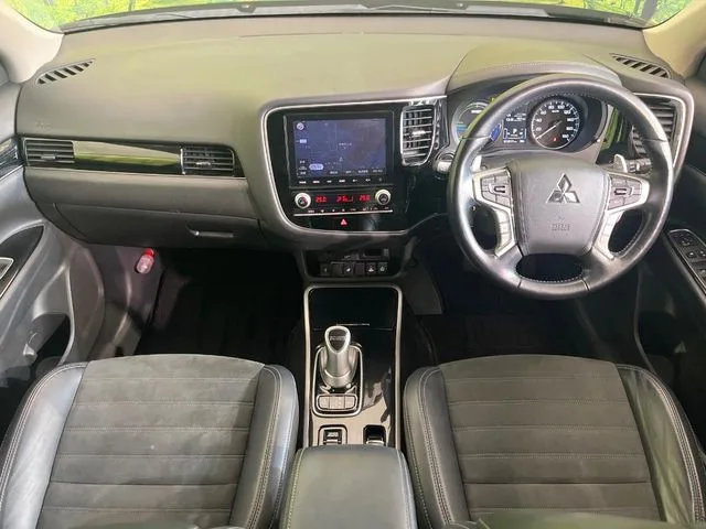 Mitsubishi Outlander PHEV, 2020 — фото автомобиля из Японии
