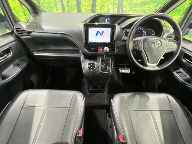 Toyota Voxy, 2015 — фото автомобиля из Японии