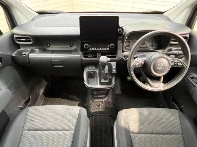 Toyota Sienta, 2023 — фото автомобиля из Японии