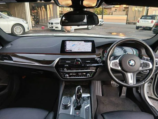 BMW 5 Series, 2017 — фото автомобиля из Японии