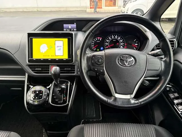 Toyota Voxy, 2018 — фото автомобиля из Японии